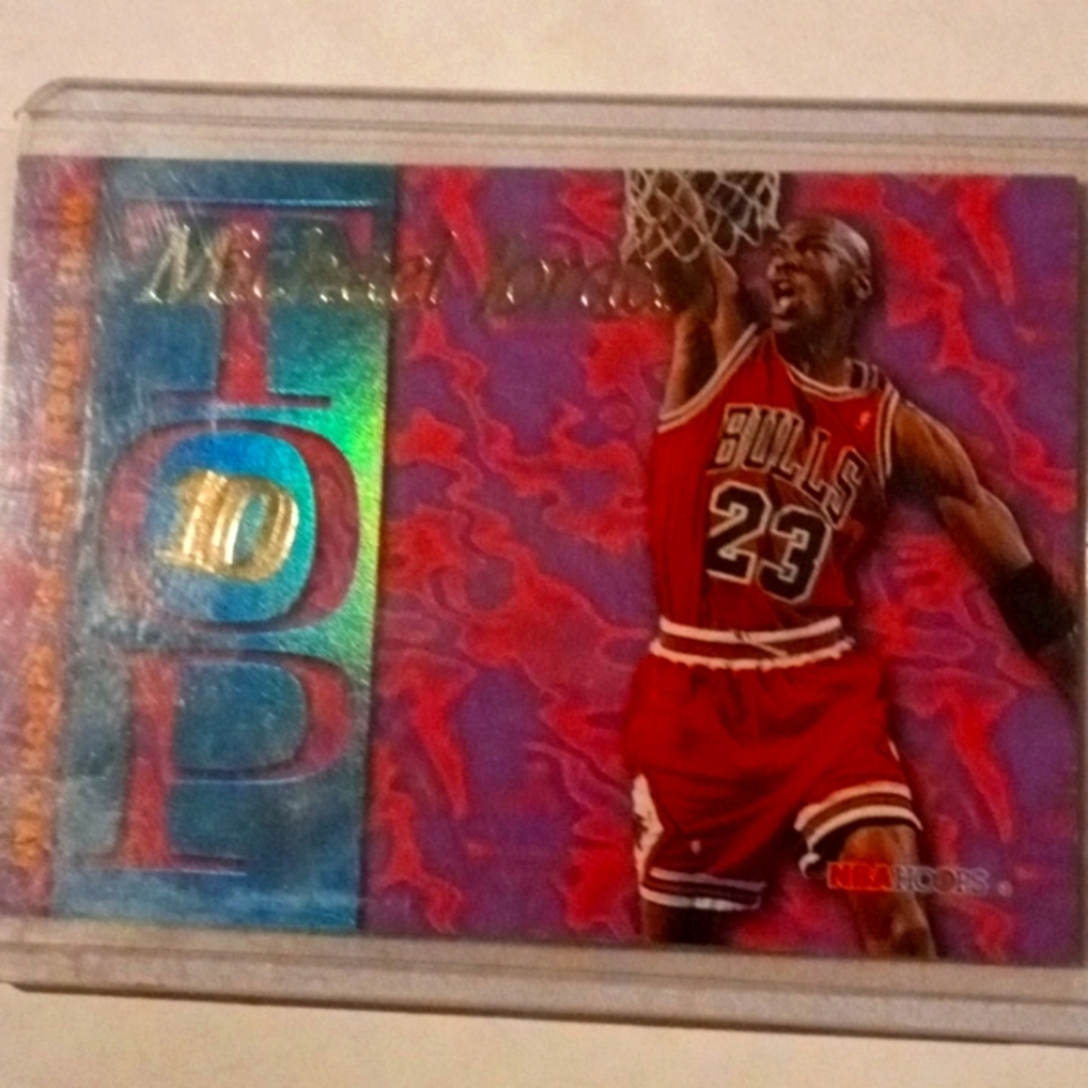 A 1995 Michael Jordan top ten skybox number ar7